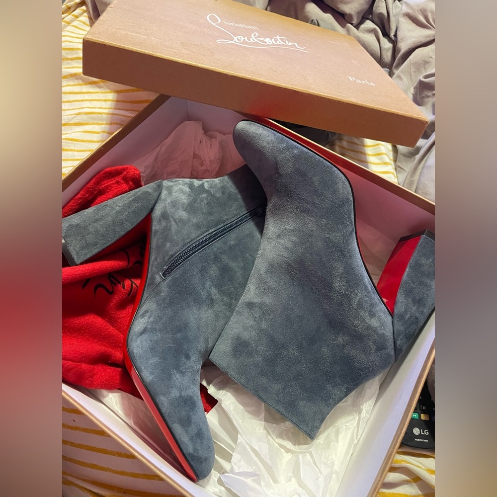 I wore these one time they are in very good condition…